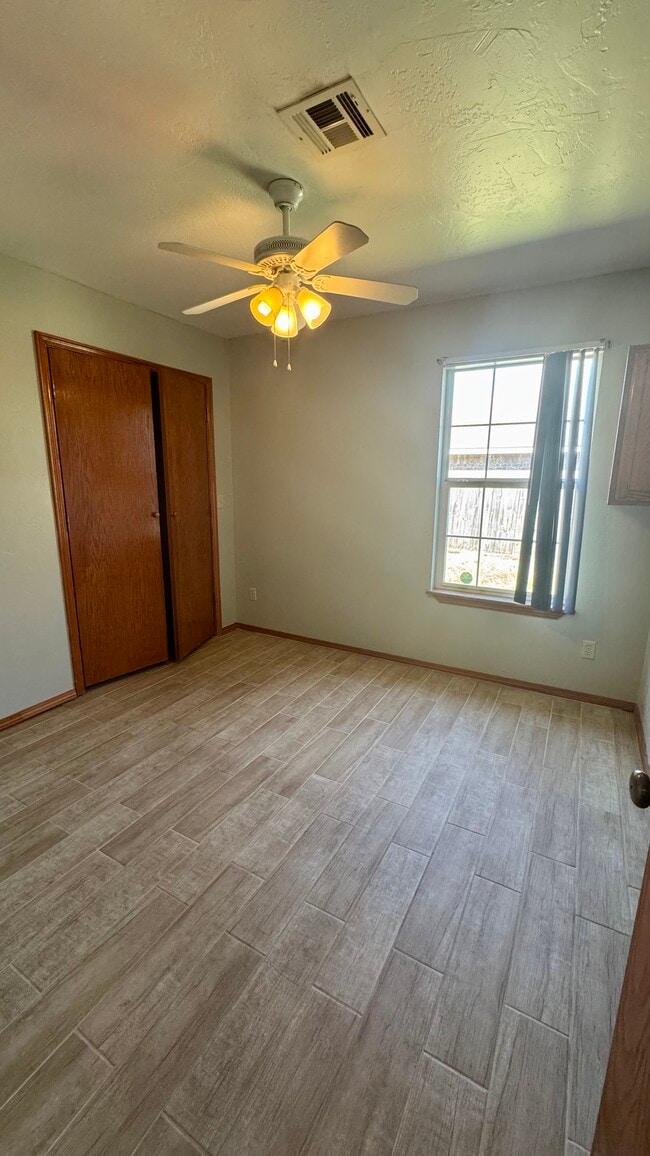 Building Photo - 322 Pinehurst Dr