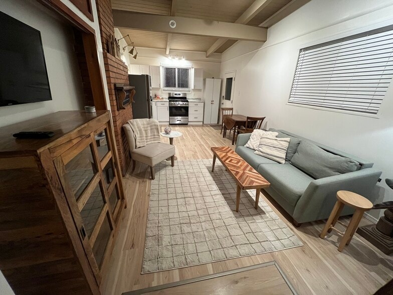 Building Photo - 2030 Lassen St