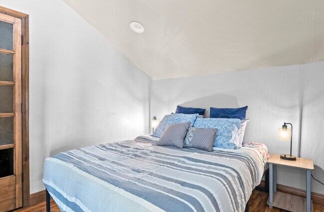 Building Photo - 4955 Hidden Hollow Rd