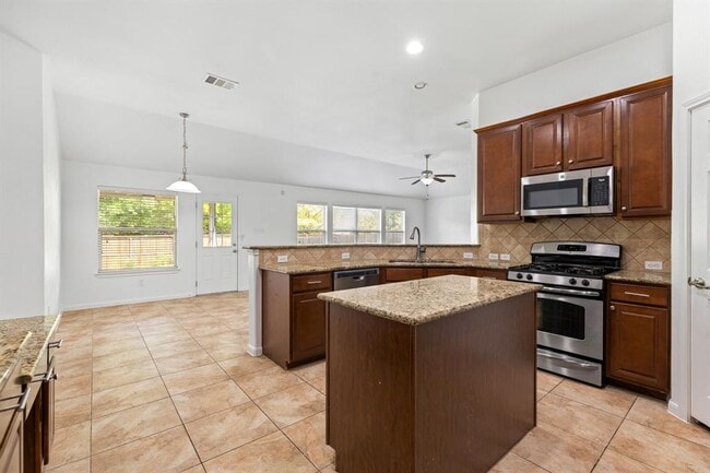 Building Photo - 18717 Deep Water Dr