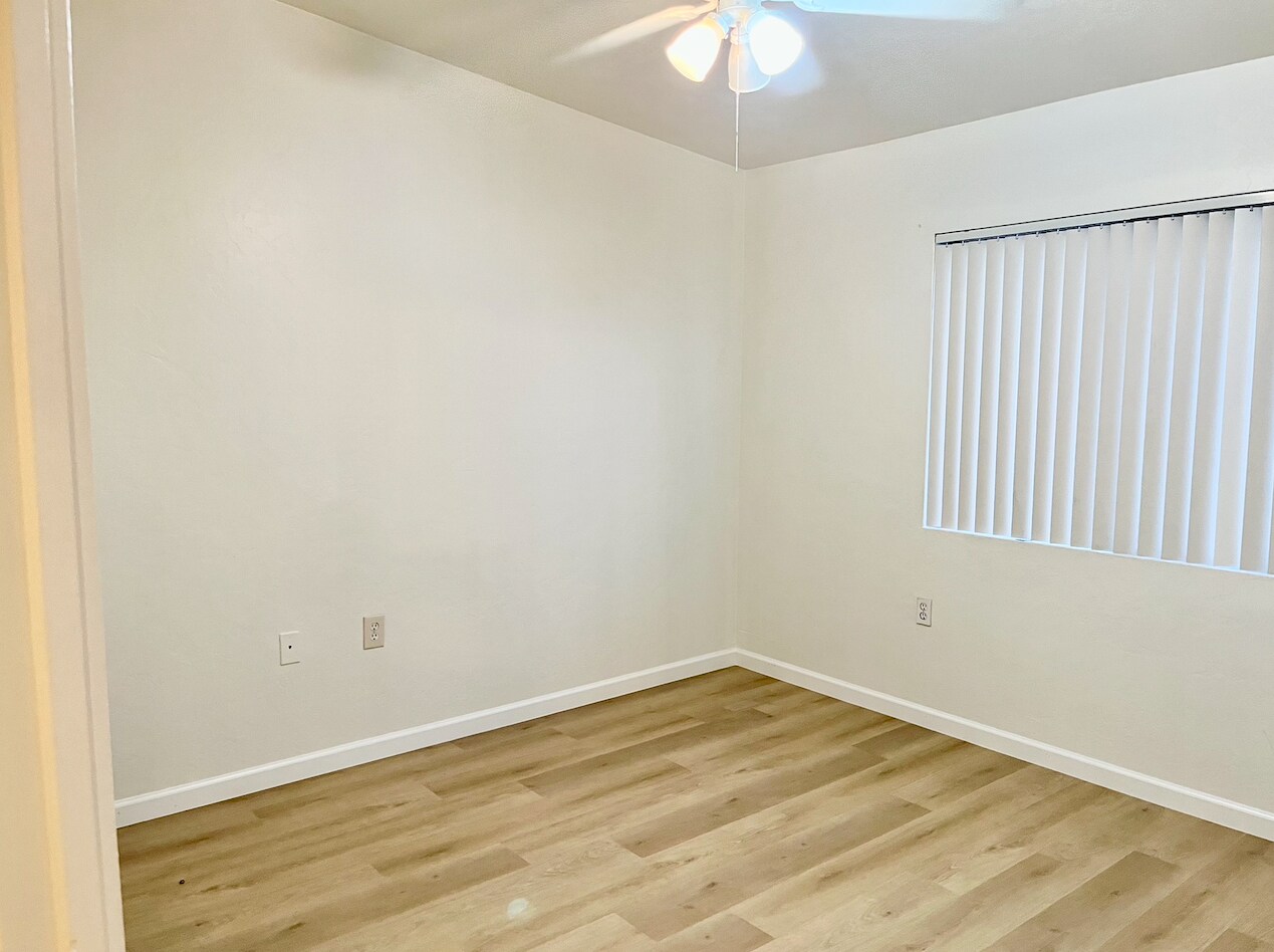 Building Photo - 4454 E 3rd St