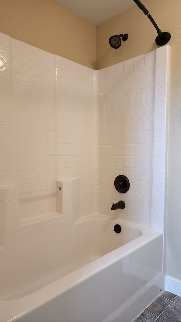 Building Photo - Beautiful Campus Glen 4-Bedroom!
