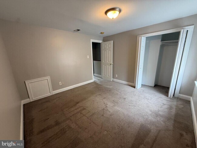 Building Photo - 1726 S Orianna St