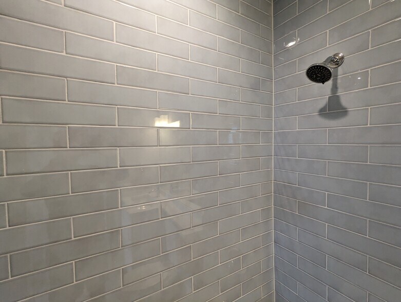 Building Photo - 3935 N Janssen Ave