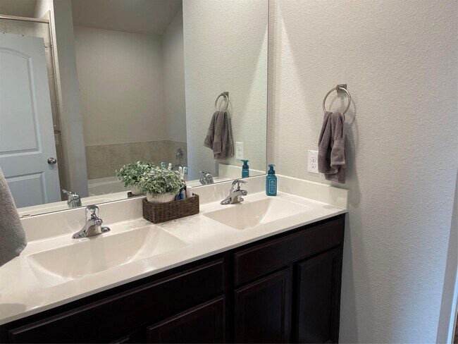 Building Photo - 18356 Klamath Falls Ln