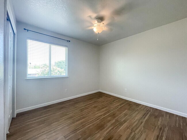 Building Photo - 1009 Mellow Breeze
