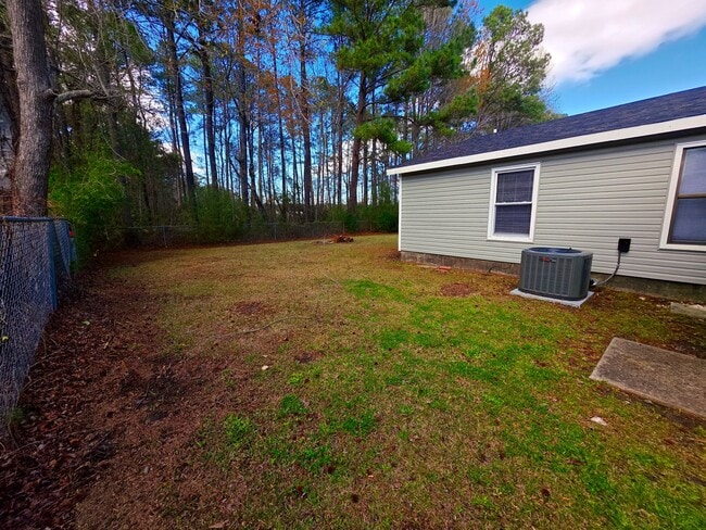 Building Photo - 3 Br 2 BA in Spring Villa