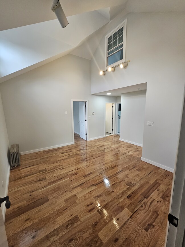 Building Photo - 8 Wilson St