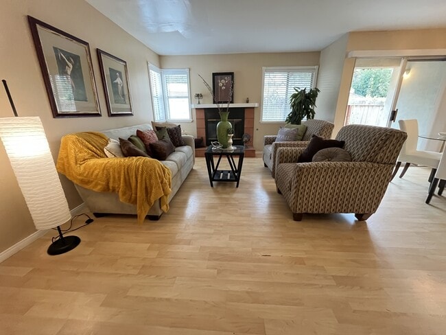 Building Photo - 2920 Luciernaga St