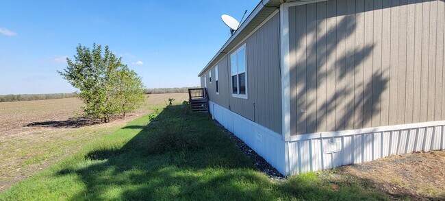 Building Photo - Easy Access to Austin Airport and Tesla