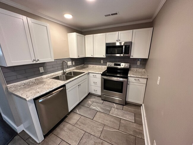 Building Photo - Adorable Two Bedroom Duplex in Belmont Com...