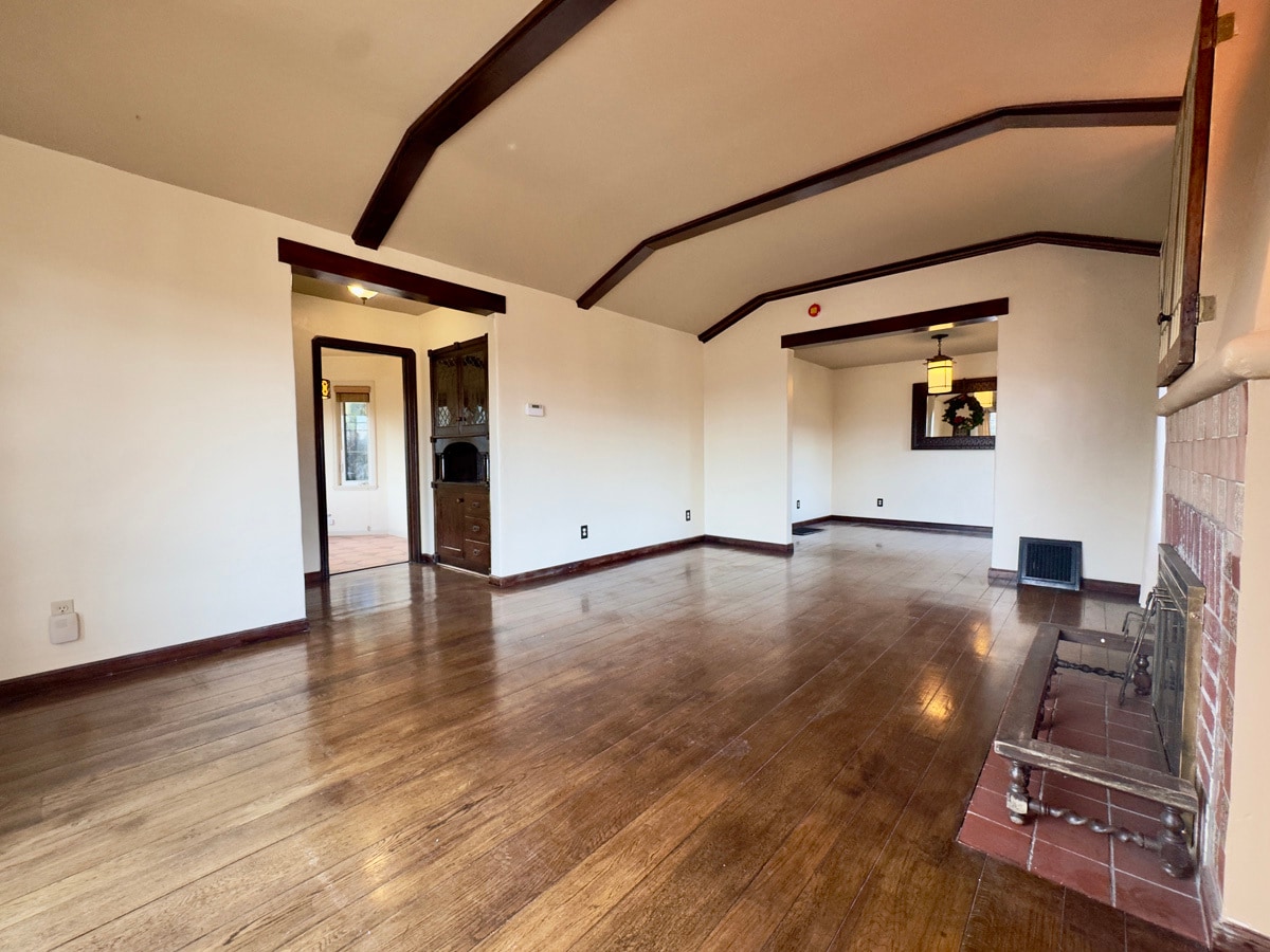 Building Photo - 645 Jean St