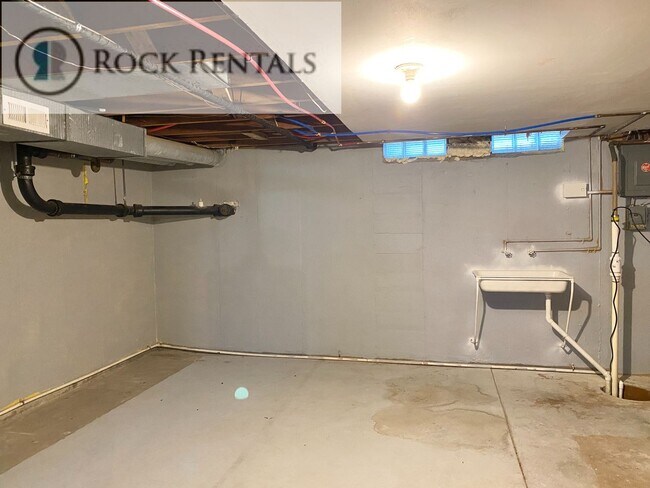 Building Photo - 228 E 5th Ave