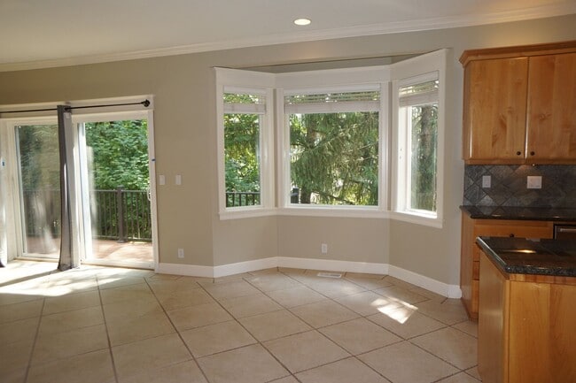 Building Photo - Spectacular NW Portland 4 bedroom with gue...