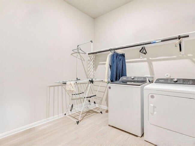 Building Photo - 261 Cathedral Mountain Dr