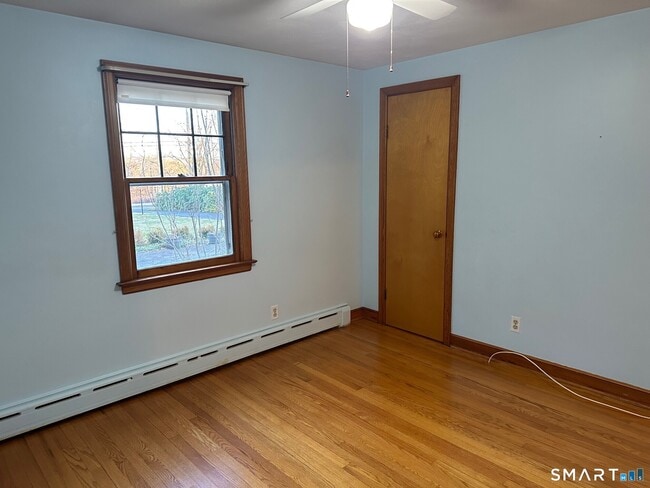 Building Photo - 989 N Farms Rd