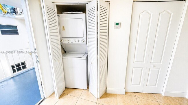 Building Photo - 4255 N University Dr