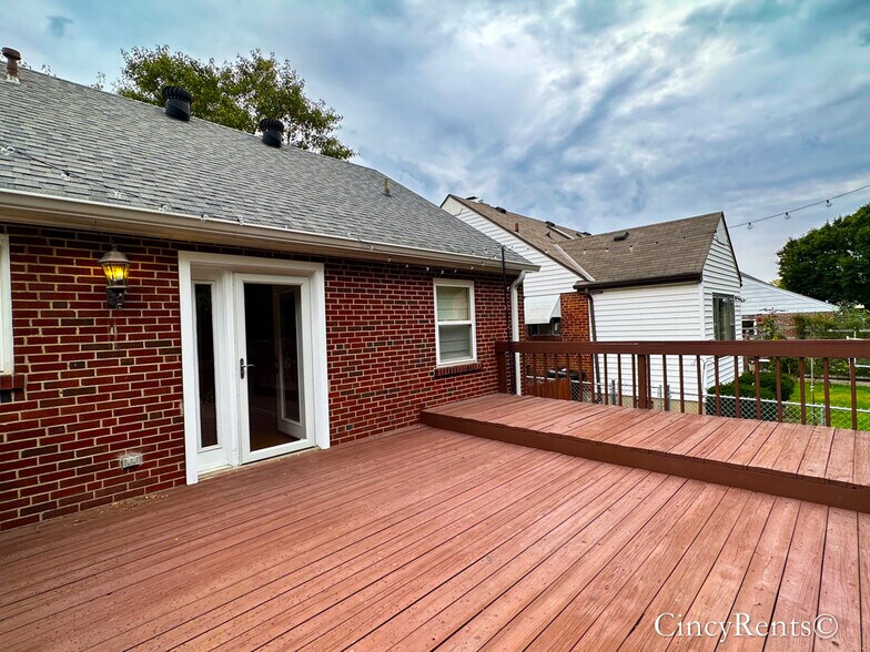 Building Photo - 4117 Paxton Ave