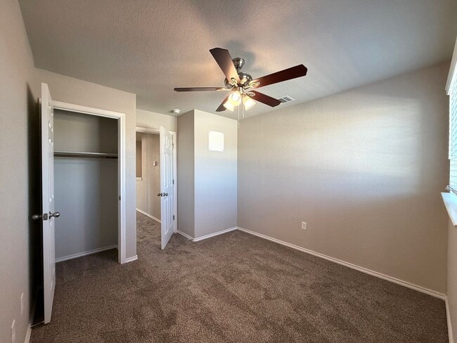 Building Photo - Beautiful Modern 3-Bed, 2-Bath Duplex with...