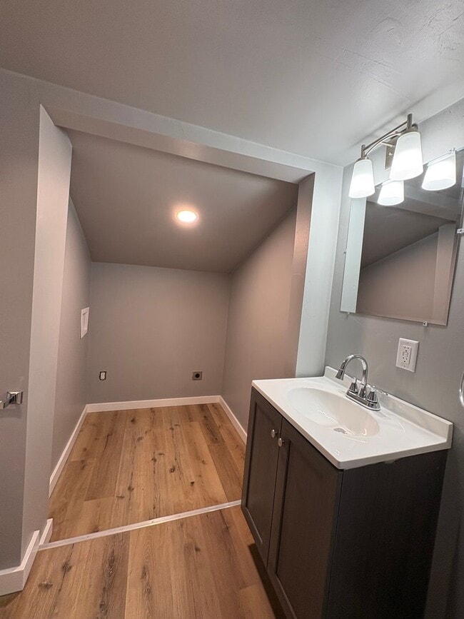 Building Photo - 315-317 Smith