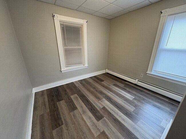 Building Photo - 131 5th St