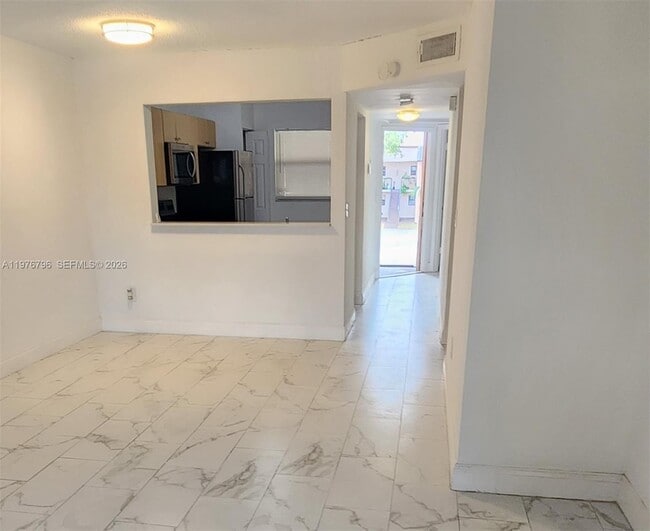 Building Photo - 902 NE 209th St