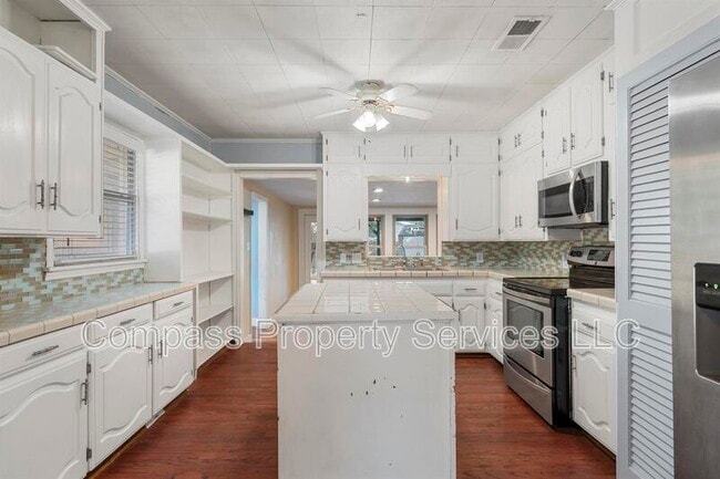 Building Photo - 1401 Springdale St