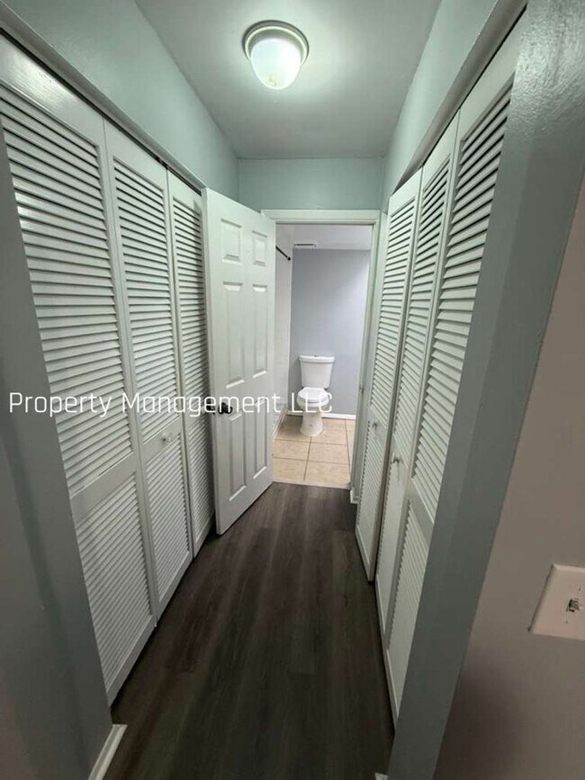 Building Photo - BEAUTIFUL REMODELED 3/2 IN CLEARWATER!! AVAILABLE FOR IMMEDIATE MOVE IN!!