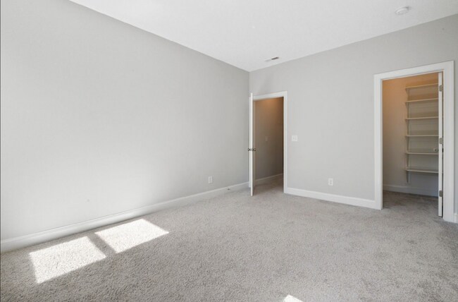 Building Photo - 217 Tumbling River Dr