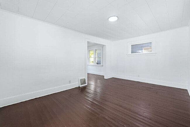 Building Photo - 3 BR - Classic Charm Meets Modern Living