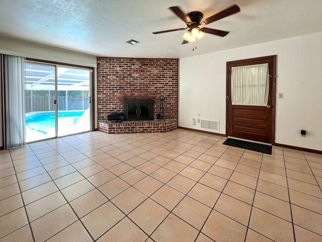 Building Photo - 3BR/2BA Pet Friendly Pool Home in McIntosh...