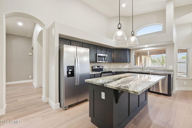 Building Photo - 9941 W Tonopah Dr