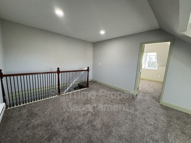 Building Photo - 25 Wayside Ave