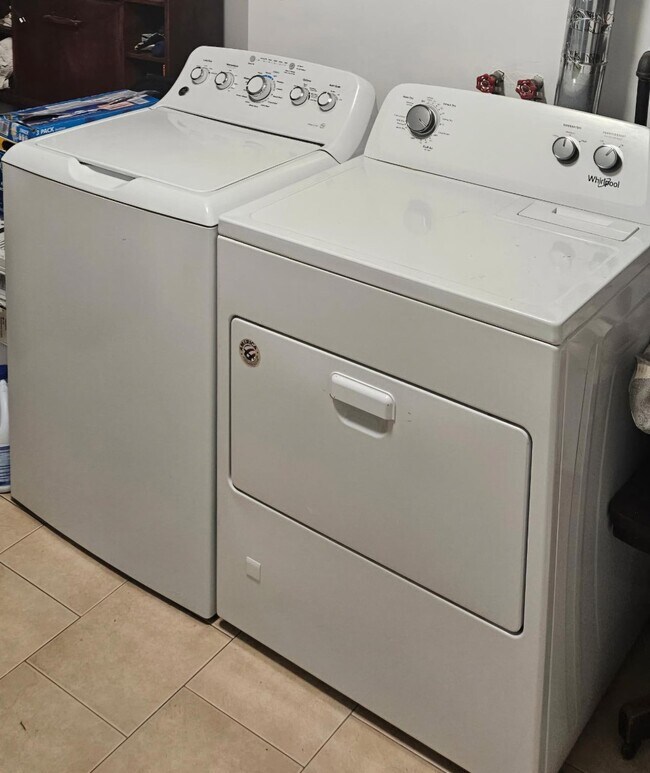 Building Photo - GREENWOOD CHARMER