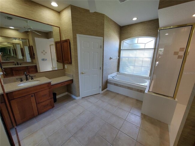 Building Photo - 5262 Far Oak Cir
