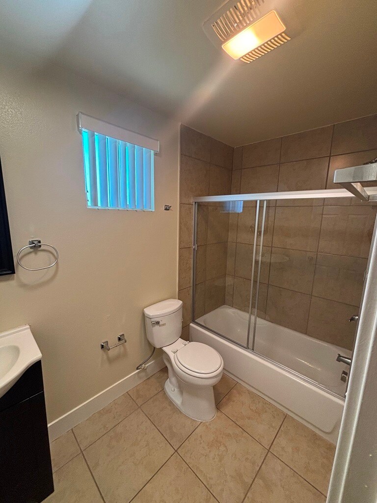 Building Photo - 148 W 79th St