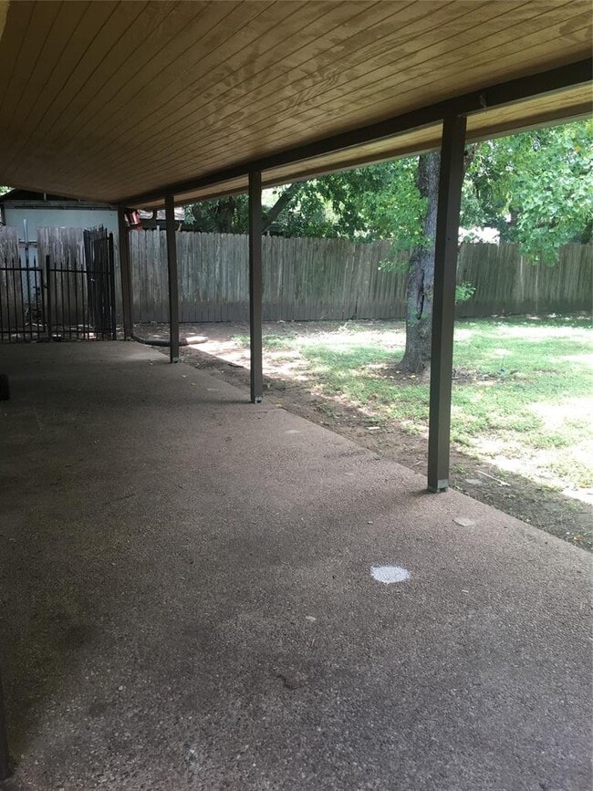 Building Photo - 6804 Suena Dr