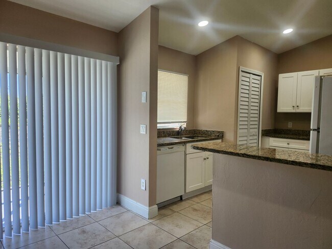 Building Photo - 217-219 Hightower Ave S