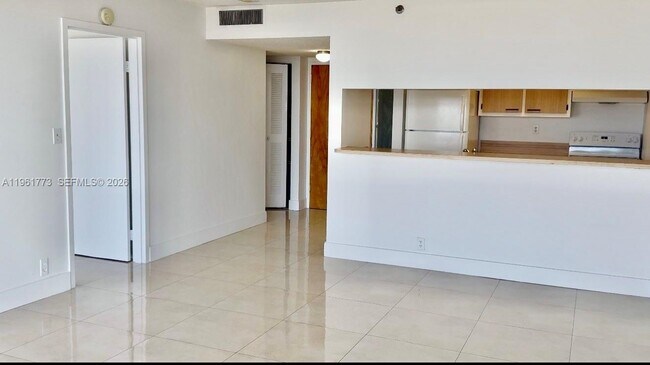 Building Photo - 7601 E Treasure Dr