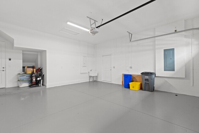 Building Photo - 13548 Spruce Pne Dr