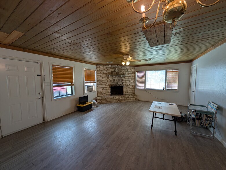 Building Photo - 18120 River Timber Dr