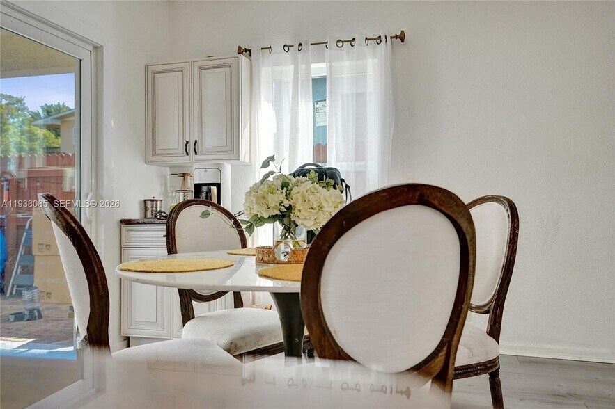 Building Photo - 1129 10th St