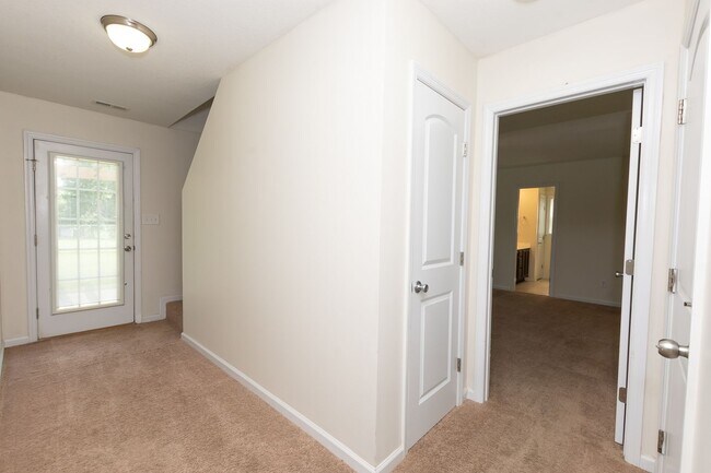 Building Photo - 3 Bedrooms and a bonus room in Richlands (Will include lawn service with increased rents)
