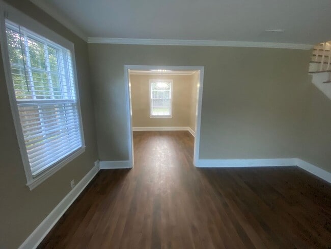 Building Photo - 210-A South Saluda Ave. PRE-LEASE AVAILABL...