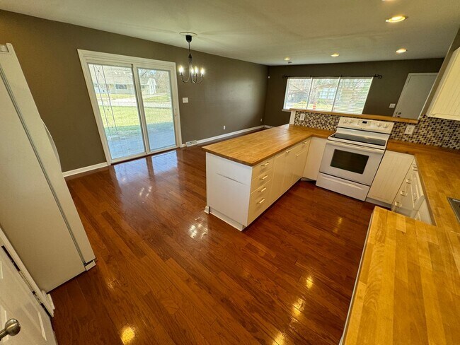 Building Photo - 3 Bedroom- Upper Arlington area