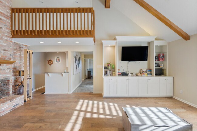 Building Photo - 7 Oak Tree Cir