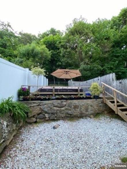 Building Photo - 454 Undercliff Ave