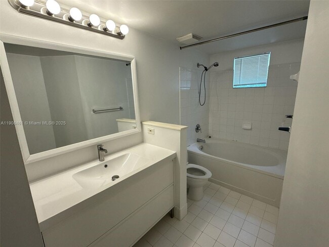 Building Photo - 17100 N Bay Rd