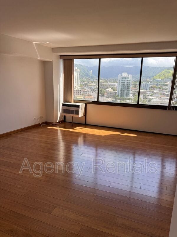 Building Photo - 2333 Kapiolani Blvd
