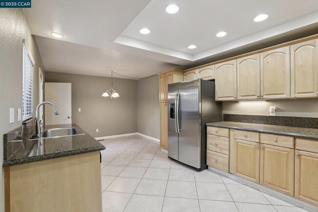 Building Photo - 1035 Alta Mesa Dr